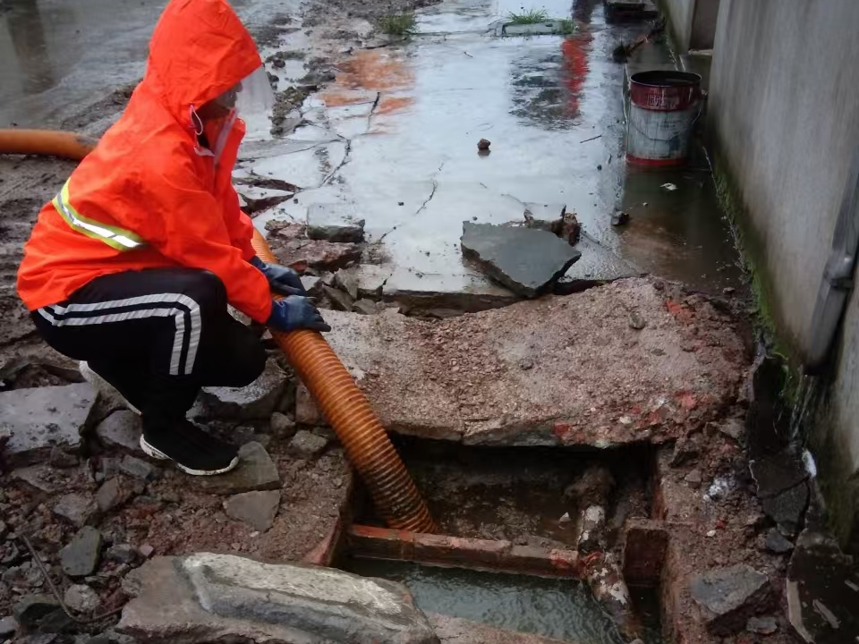 茂县专业清理污水池 炜誉市政以规范流程守护城市 “肠道”