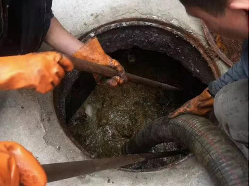 茂县清理化粪池时如何避免沼气的危害?